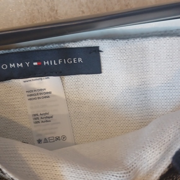NIB Unisex Tommy Hilfiger Scarf & Hat Set - Picture 5 of 5